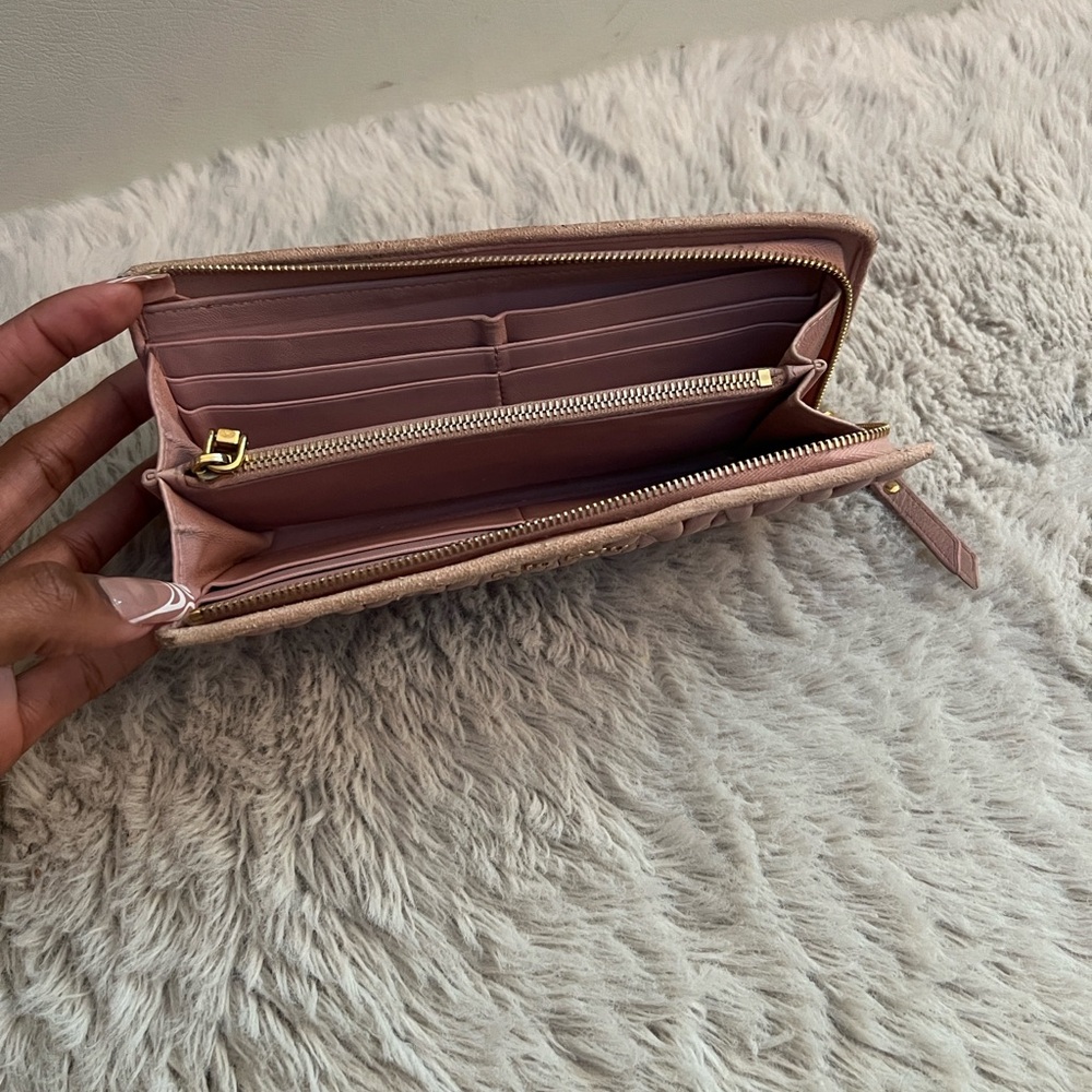 Miu Miu Mauve Quilted Wallet - Picture 4 of 6
